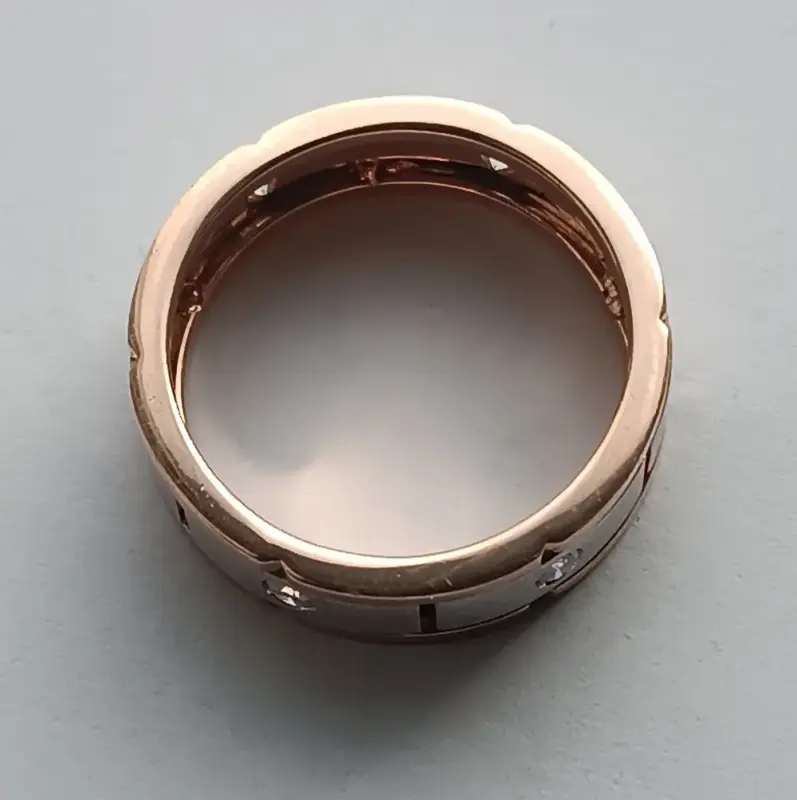 Кольцо с бриллиантами.