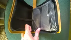 Сумка Чехол кожаный для CD/DVD дисков 32 штуки