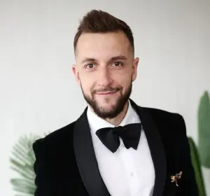 Ведущий Алексей Жилич