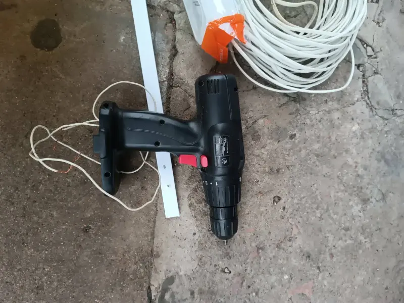 Шуруповёрт 12 V от внешнего АКБ (без) рабочий