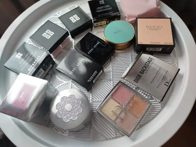 Косметика уходовая и декоративная