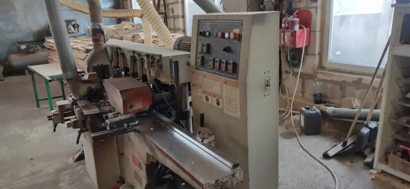 Четырехсторонний строгальный станок