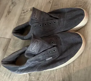 кеды вельветовые