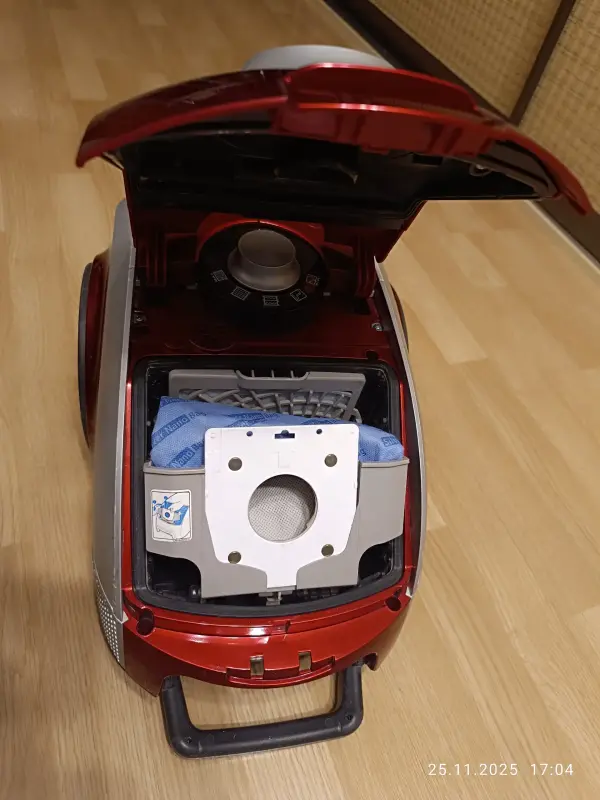 Пылесос Samsung SC 6260. Мощность 2000 вт.