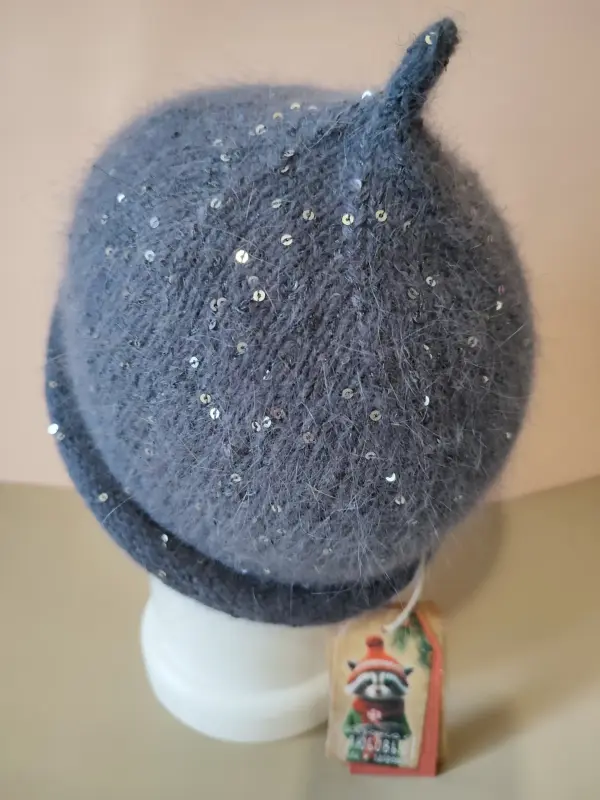 Шапка "Пипо" из пуха с итальянскими пойетками
