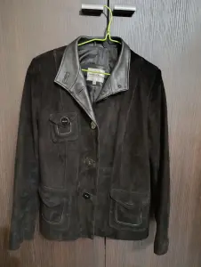 Пиджак замшевый.