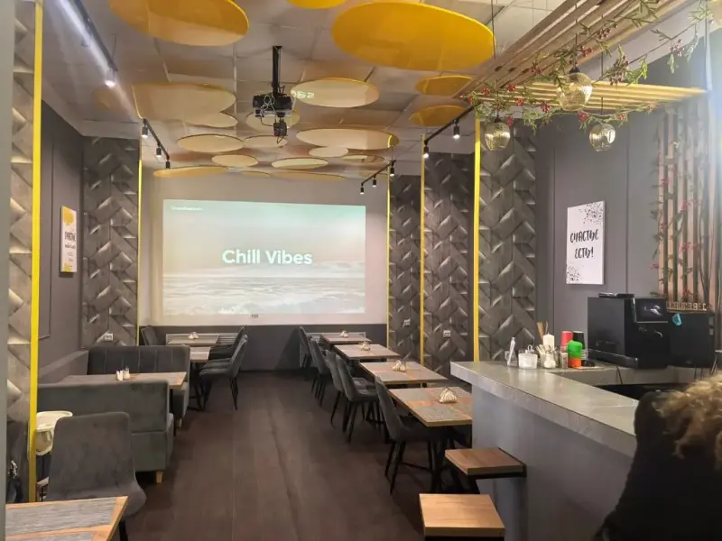 Кафе на центральной пешеходной улице в Пинске