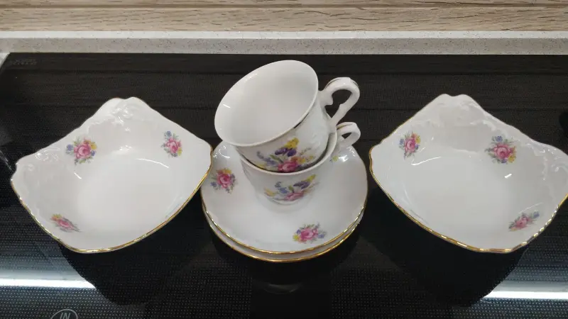 Польский фарфор: 2 чайные пары + 2 салатника