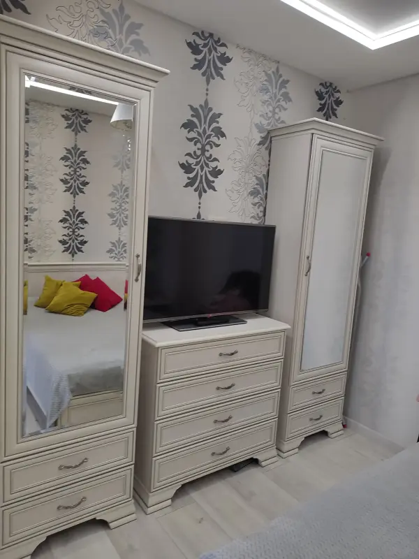 Набор мебели : 2 шкафа+ комод