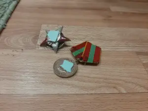 Приобрету знаки и медальки любые вов