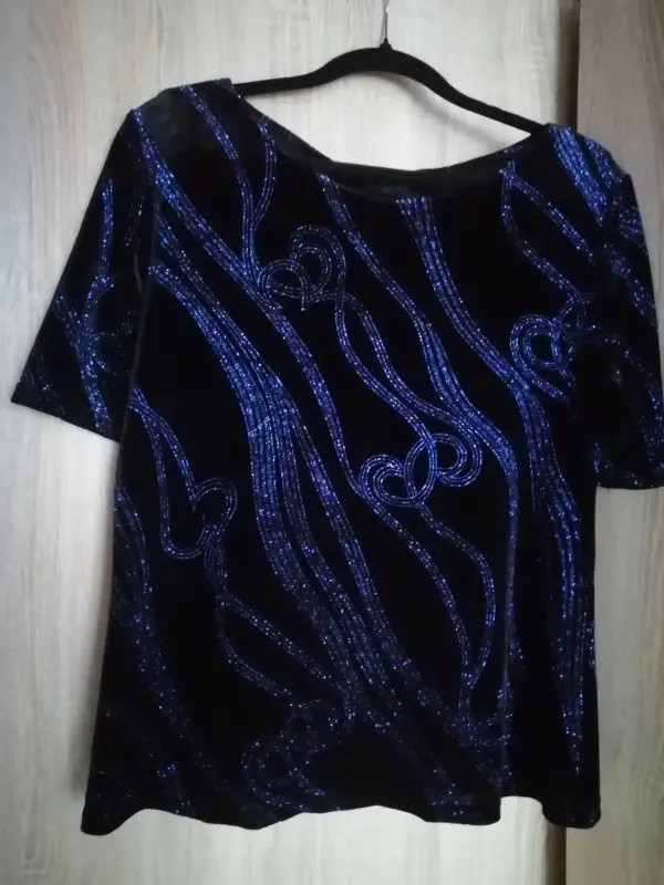 Сверкающая бархатная кофточка