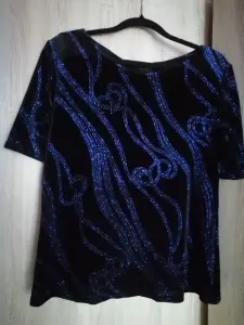 Сверкающая бархатная кофточка