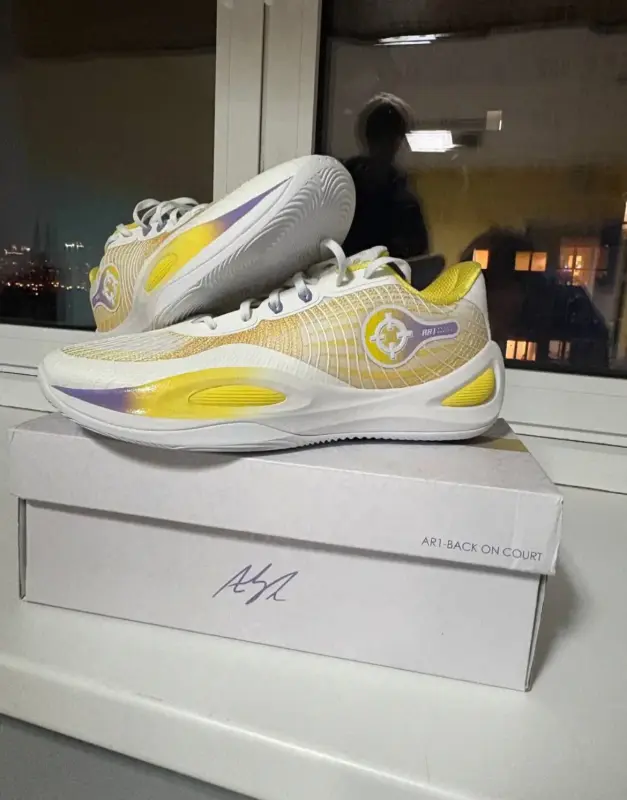 Спортивная обувь