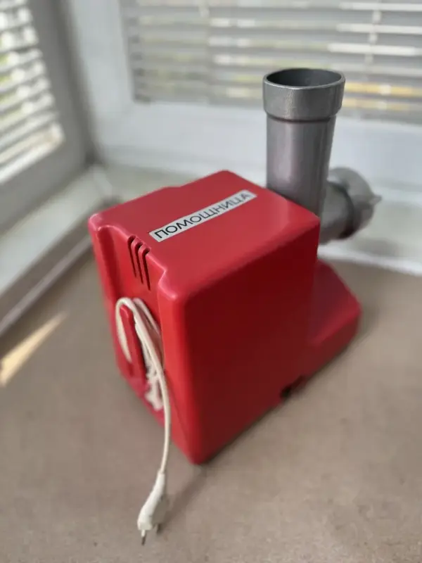 Электромясорубка ''ПОМОЩНИЦА''