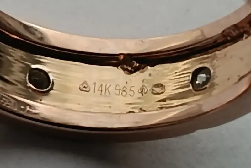 Кольцо с бриллиантами.