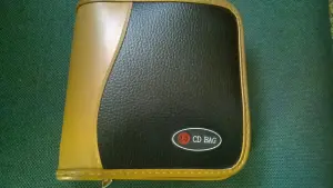 Сумка Чехол кожаный для CD/DVD дисков 32 штуки