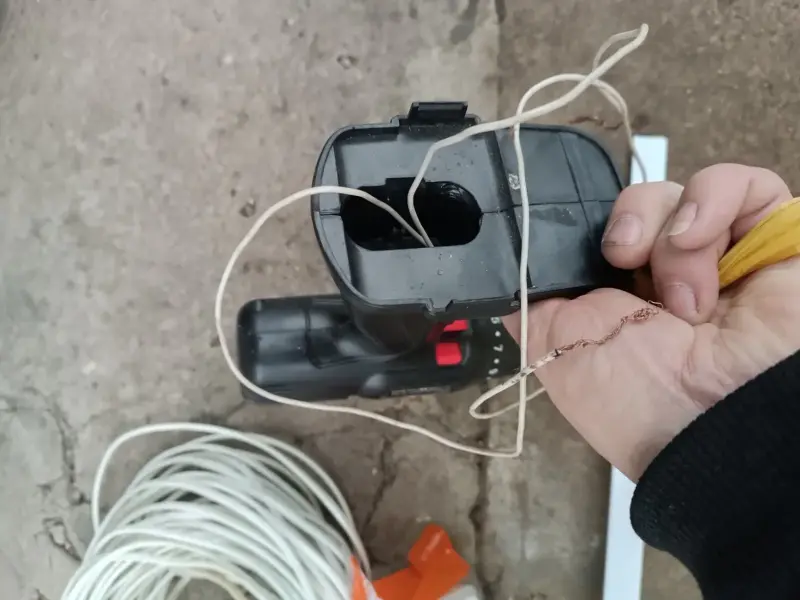 Шуруповёрт 12 V от внешнего АКБ (без) рабочий