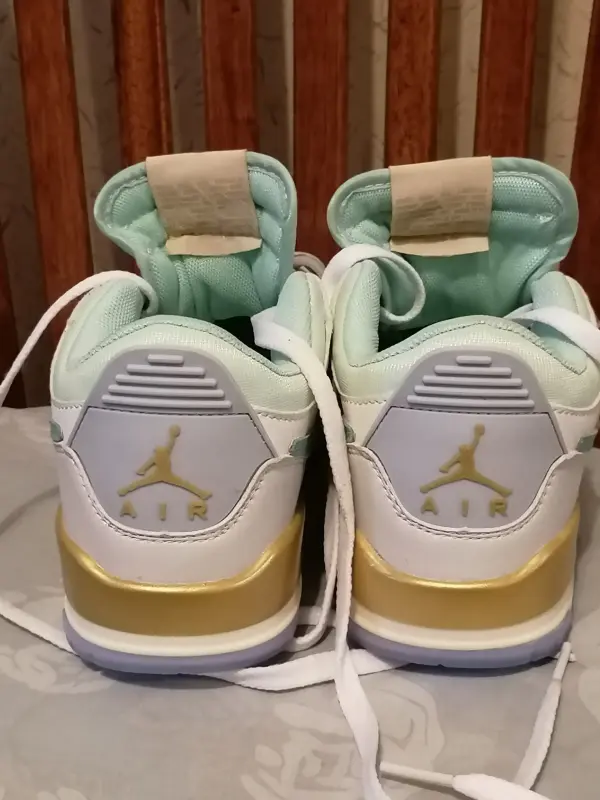 Кроссовки NIKE