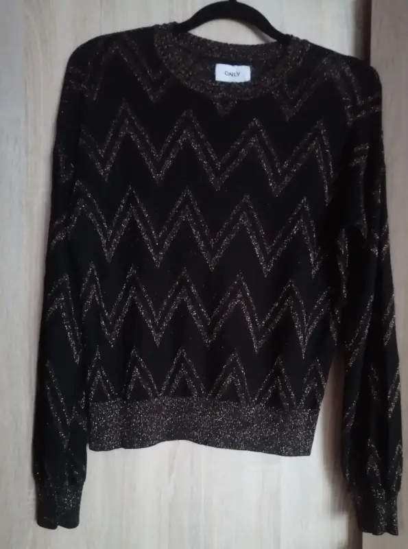 Восхитительный легкий джемпер с люрексом