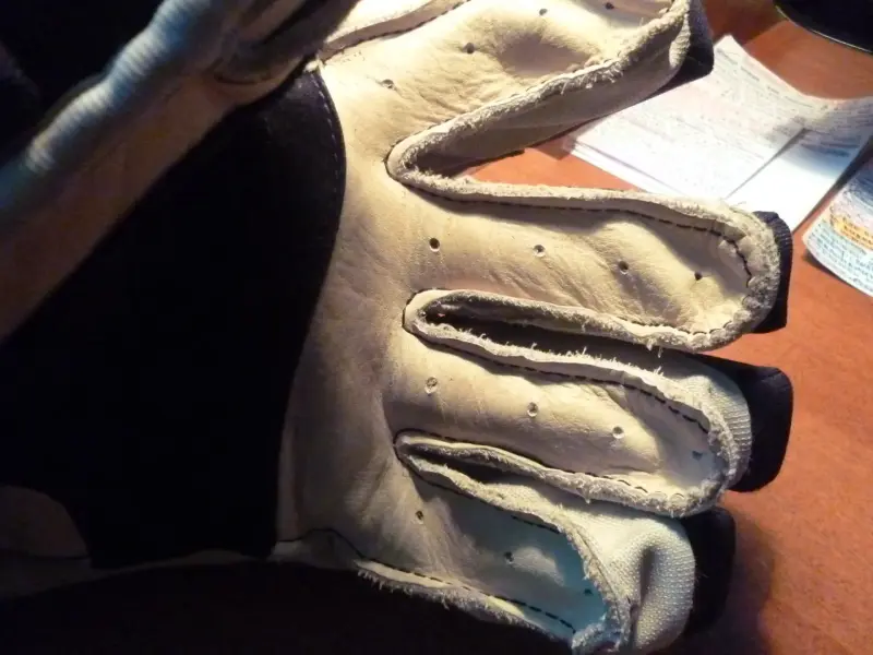 Перчатки хоккейные CCM PRO GARD ULTRA 100