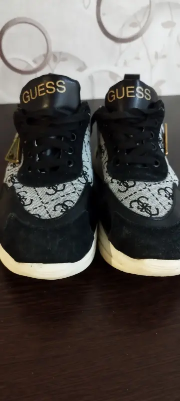 Кроссовки Guess