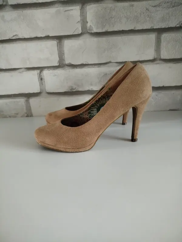 Туфли на каблуке женские