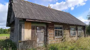 Крепкий бревенчатый дом 1960-х годов на вывоз