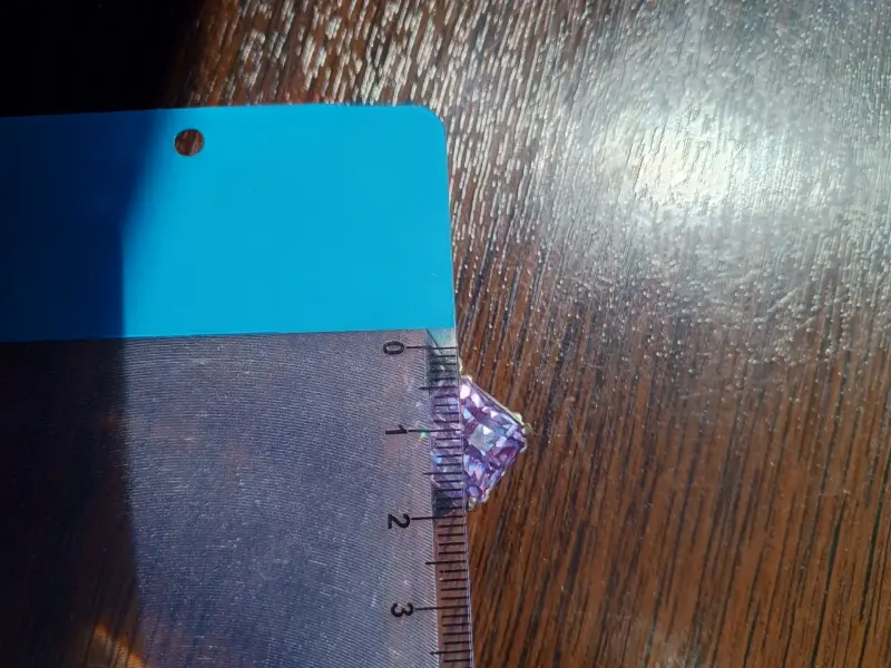 Серебряная цепочка с кулоном.