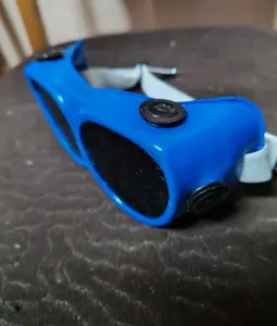 Очки сварочные, закрытого типа.