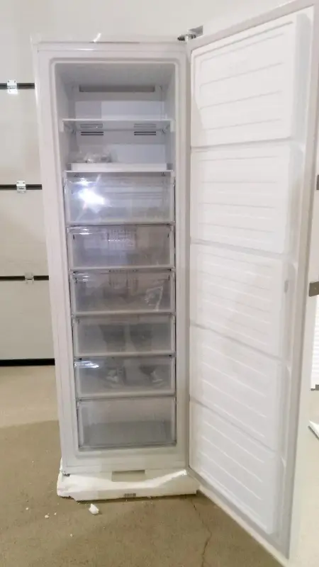 Морозильник BEKO B3RFNK312W