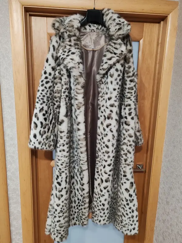 Женская верхняя одежда - Шуба, 52 размер, рост 170, экомех - Вся Беларусь - Фото 4 Шуба, 52 размер, рост 170, экомех - Вся Беларусь - 229436 - Доска объявлений Kupika.by - Фото 4