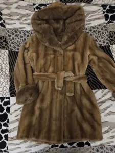 Полушубок женский р. 42-44 S