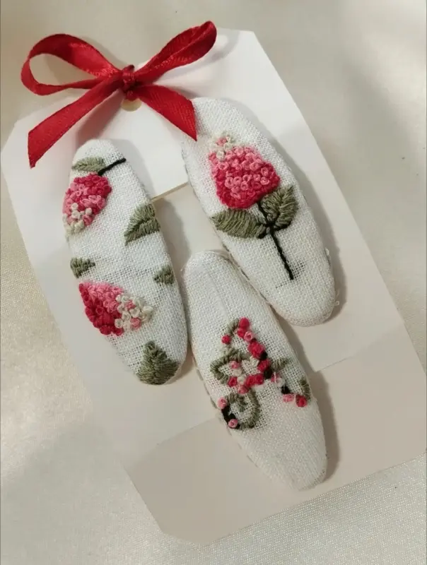 Детские аксессуары - Аксессуары для волос с вышивкой, именная вышивка(заколки, резинки) - Вся Беларусь - Фото 10 Аксессуары для волос с вышивкой, именная вышивка(заколки, резинки) - Вся Беларусь - 229215 - Доска объявлений Kupika.by - Фото 10