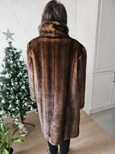 Шуба из искусственного меха