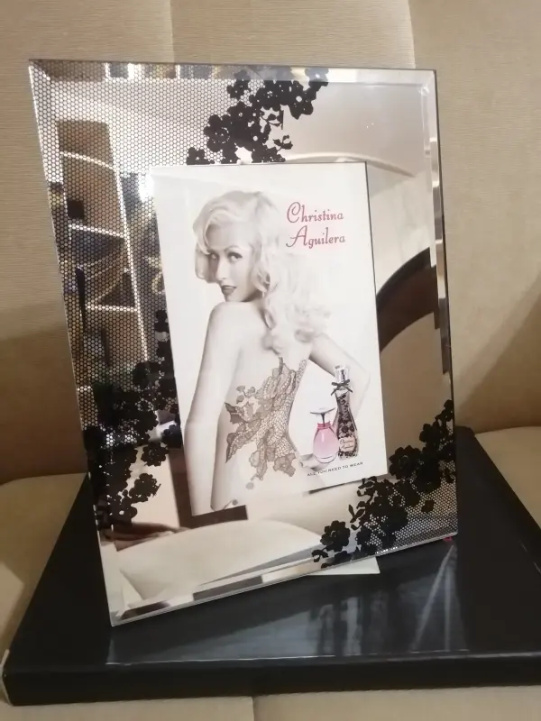 Рамка-зеркало для фото Christina Aguilera