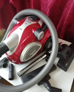 Пылесос камерный, циклонный Vitek VT-1829R в отличном состоянии