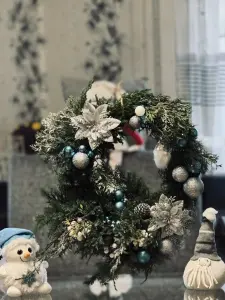 Новогодний/рождественский венок из живой хвои.