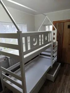 Двухъярусная кровать