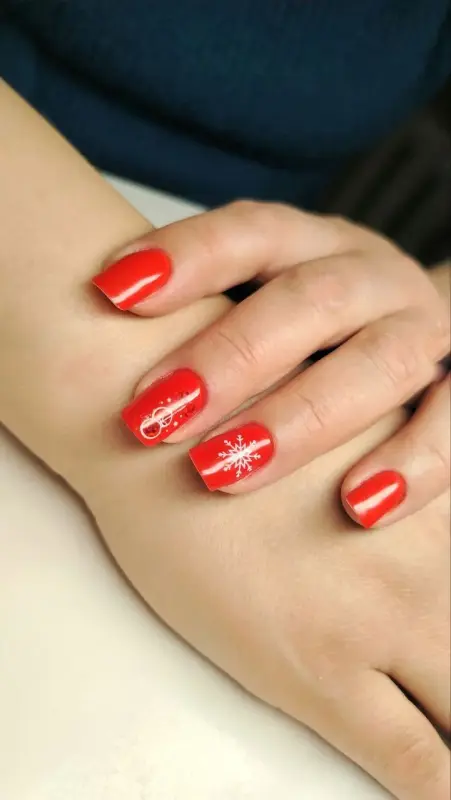 Маникюр и педикюр ст метро Уручье