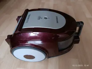 Пылесос Samsung SC- 6572. Мощность 1800вт.