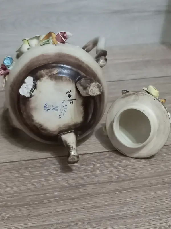 Винтажный чайник ваза