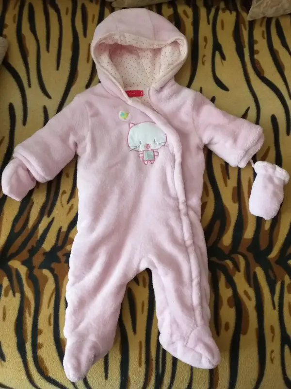 Комбинезон светло-розовый, б.у, на 3-6мес