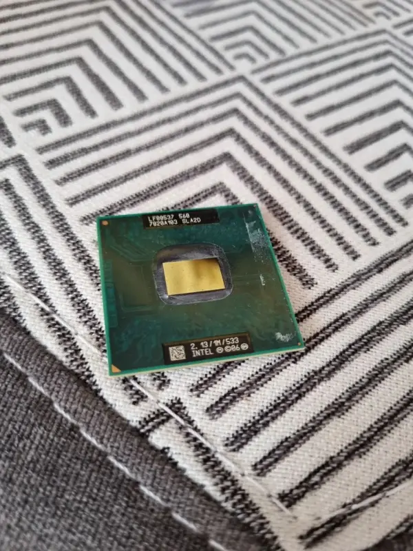 Процессор Intel Celeron 560, Socket P (PPGA478)