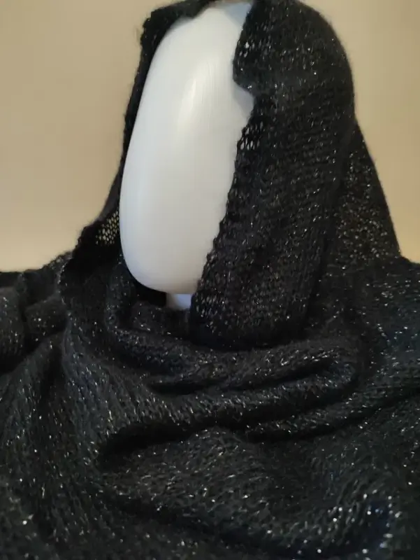 Чёрный палантин - шарф