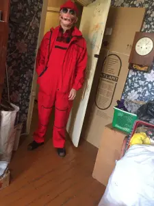 Комбинезон и кепка