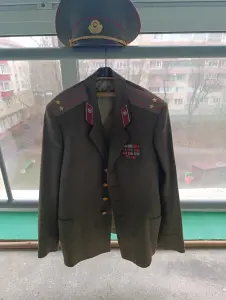 Китель военный и фуражка