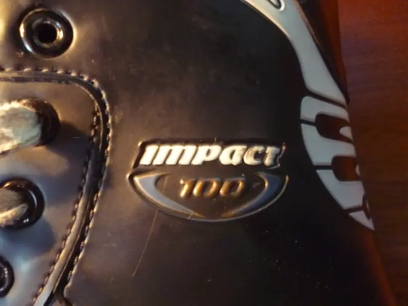 Хоккейные коньки Bauer «IMPACT 100»