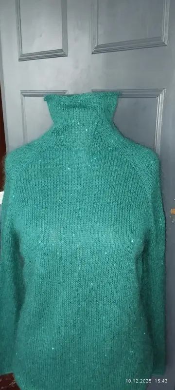 Женский свитер паутинка