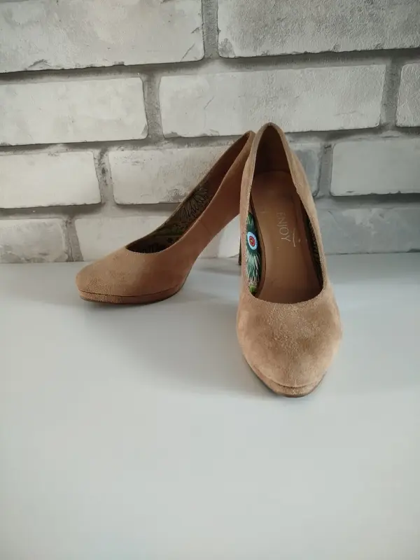 Туфли на каблуке женские