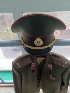 Китель военный и фуражка